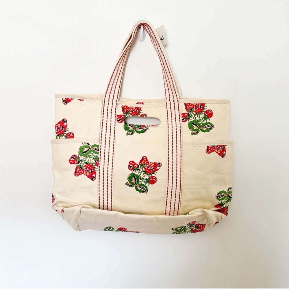 Free People Caravan Tote Strawberry - Picture 9 of 9